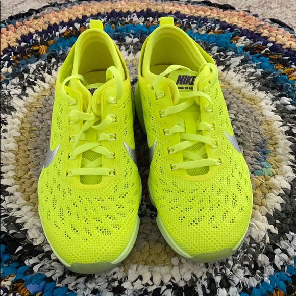 Nike Flyknit Zoom Agility - Picture 2 of 4